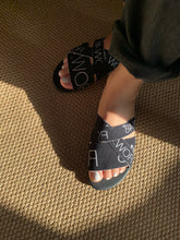 BLACK ON BLACK LOGO SLIDE